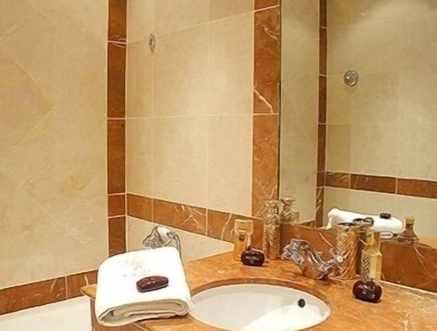Hotel Suites Unic Renoir Saint-Germain Parigi